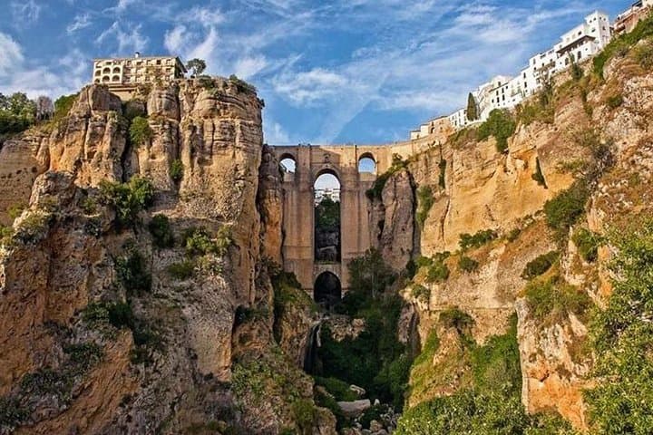Private shore excursion and tour from Cadiz to ronda and Arcos