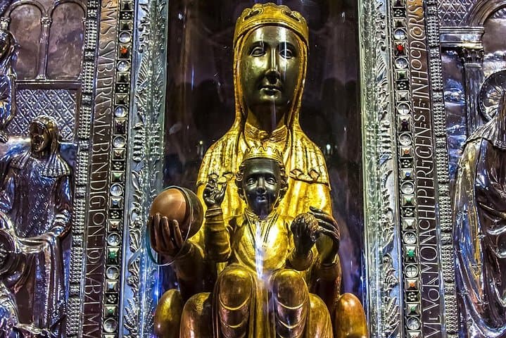 Barcelona Montserrat Basilica, Black Madonna Tour with Transport