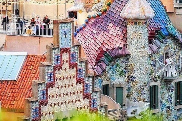 Casa Batllo from outside.VisitBarca