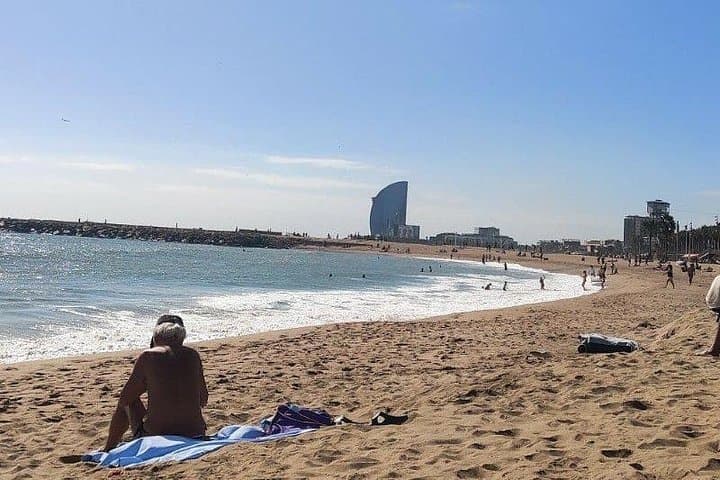 Barcelona:Guided Bike Tour of Sagrada Familia and City Highlights