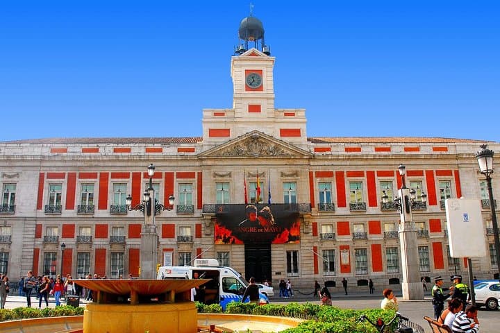 Private walking tour Madrid: Secrets and must