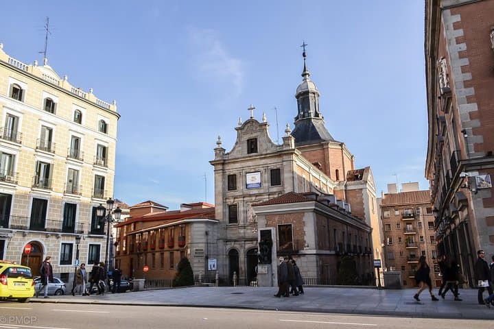 Private walking tour Madrid: Secrets and must