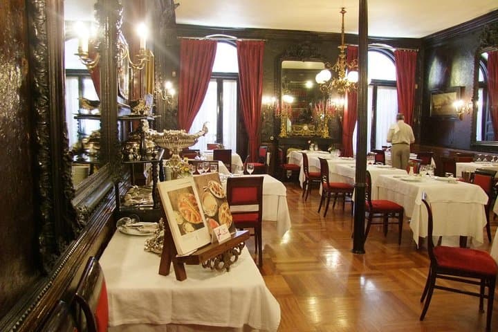 Private walking Tour: The oldest taverns of Madrid