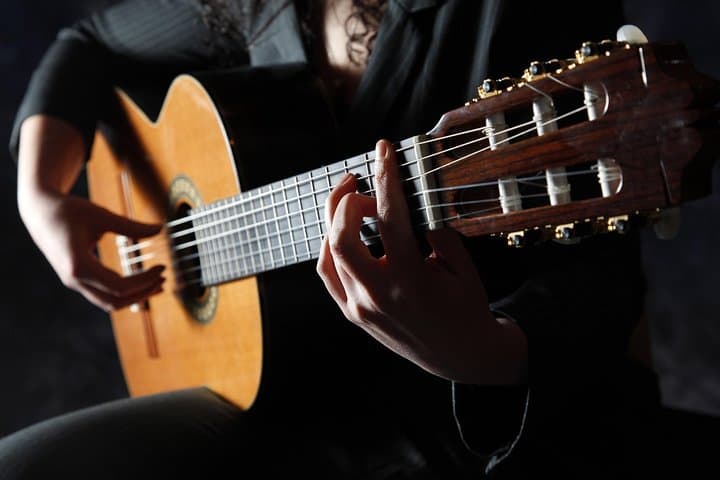 Tapas and Flamenco Show Small Group Tour in Barcelona