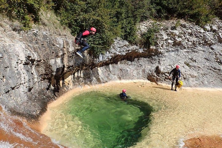 Jumping in a translucid pool