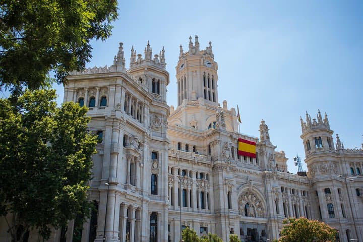 Explore Madrid in 90 minutes with a Local