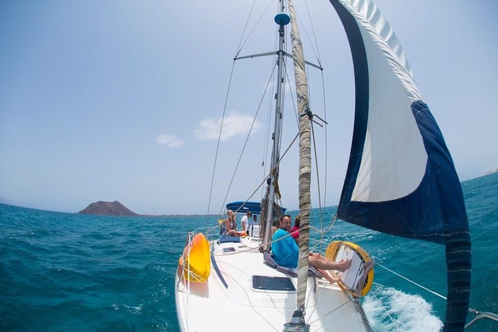 Sailing tour around the Lobos Island Natural Park / 4h