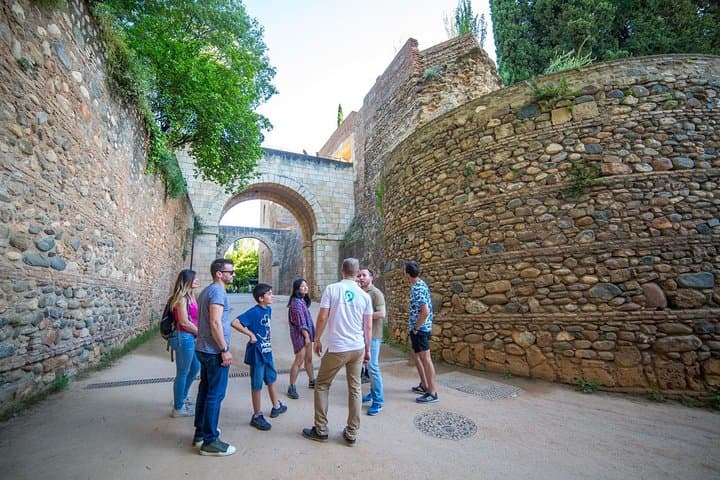 Water paths. Private adventure and history tour