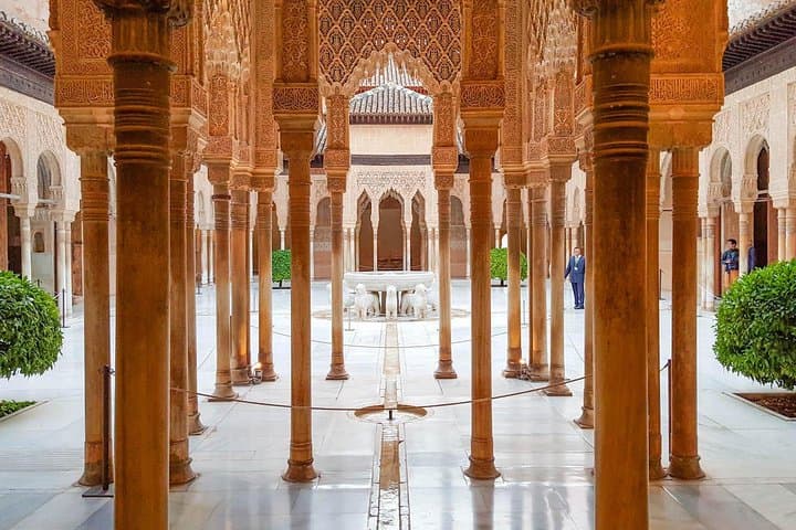 Alhambra Small Group Tour with Nasrid, Generalife & Alcazaba