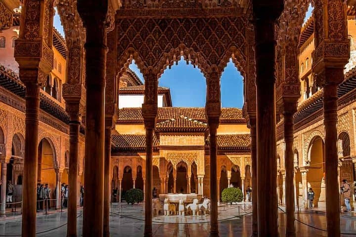 Alhambra Complex & Albaicín Private Guided Tour with Entry Ticket