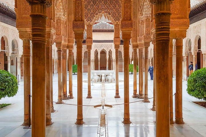 Alhambra Complex & Albaicín Private Guided Tour with Entry Ticket