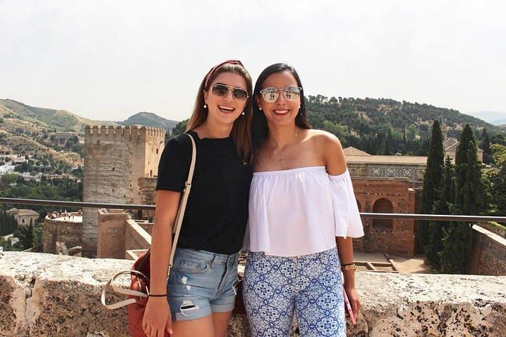Alhambra Private Tour with Nasrid Palaces , Generalife & Albaicín