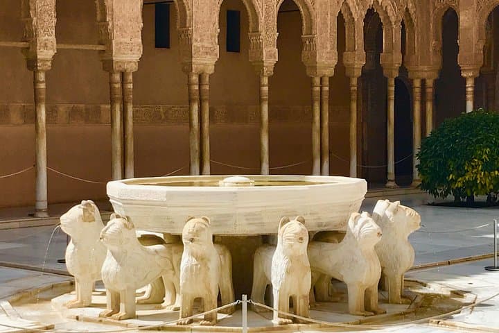 Alhambra Private Tour from Marbella: with Transport and skip-the-line tickets