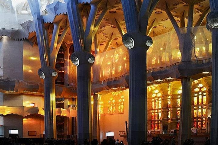 Barcelona Fast Track Guided Tour Sagrada Familia Tour with Access