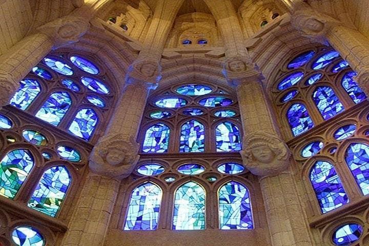 Barcelona Fast Track Guided Tour Sagrada Familia Tour with Access