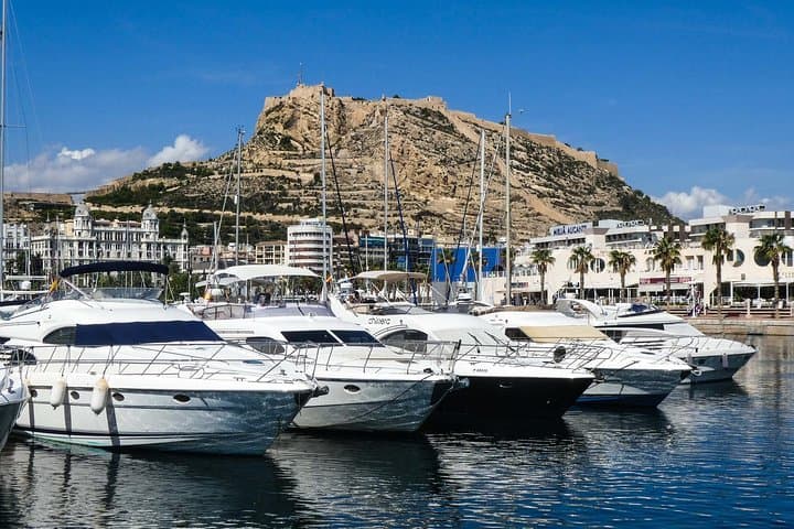 Total Alicante walking tour, tapas and wine tasting