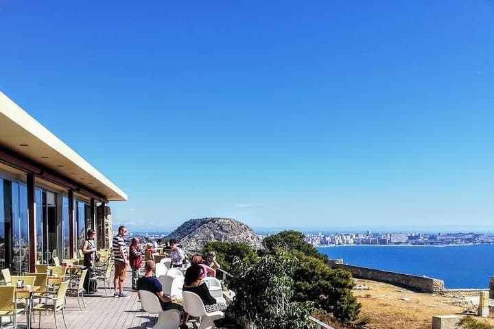 Total Alicante walking tour, tapas and wine tasting