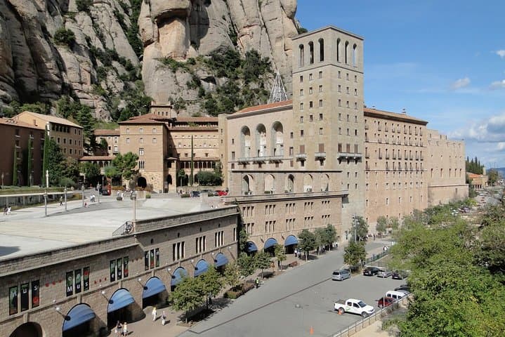 Montserrat Monastery Private Tour with Cable Car or Cogwheel