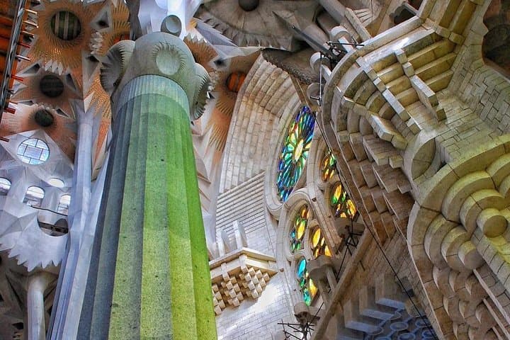 Private Gaudí Bike Tour & Sagrada Família Skip-the-Line Entry