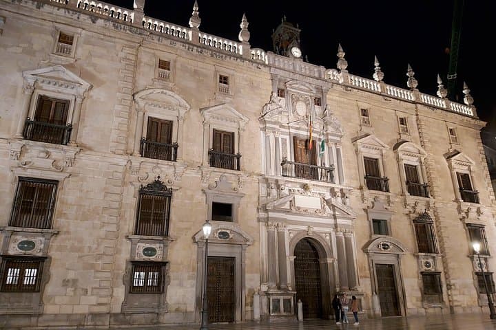 Private Tour Legends of Granada and Albaicín (Spanish language)