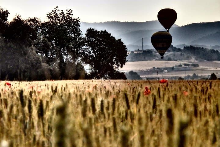 Hot air balloon Kon-Tiki Montserrat including Barcelona's pickup