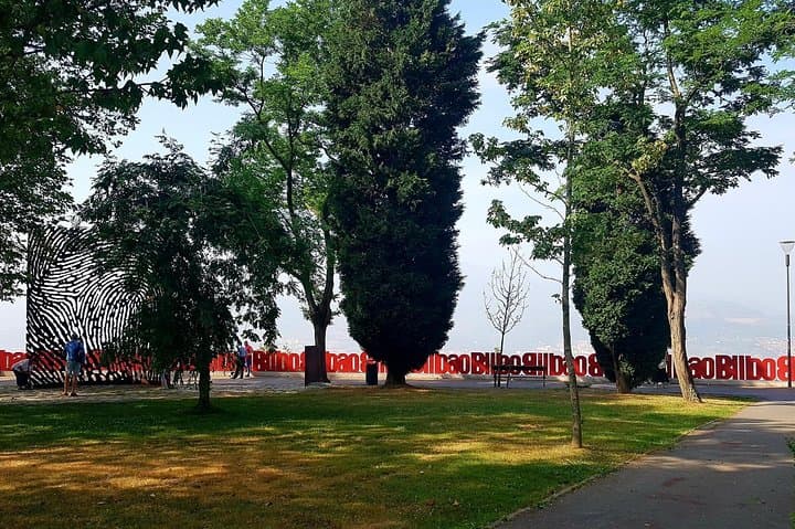 Paseo, Artxanda viewpoint and sculpture called "The Fingerprint" by Juanjo Novela "