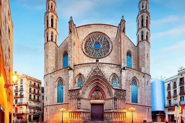 Discreet, emblematic and undoubtedly beautiful, that is the Catedral del Mar.