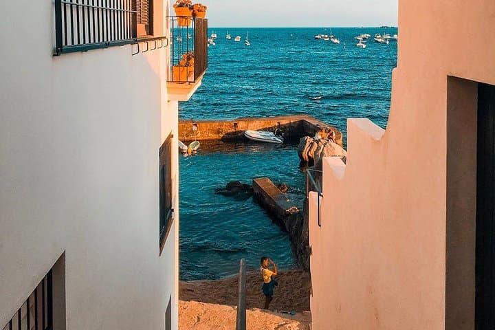 Girona & Costa Brava Small-Group Tour from Barcelona with Pickup