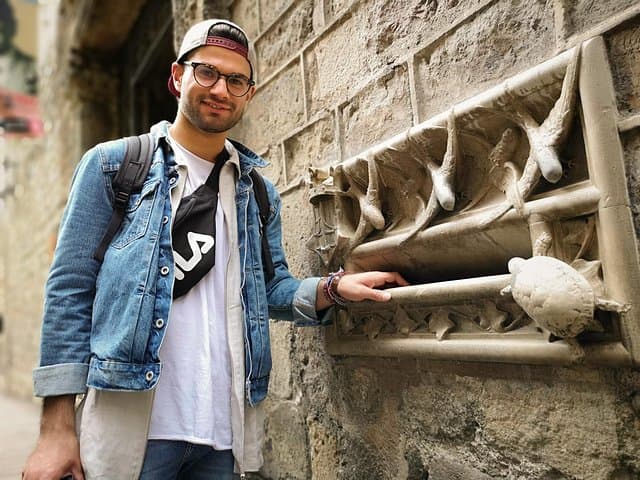 Barcelona Highlights and Secrets. Private Tour with a tapa & drink included
