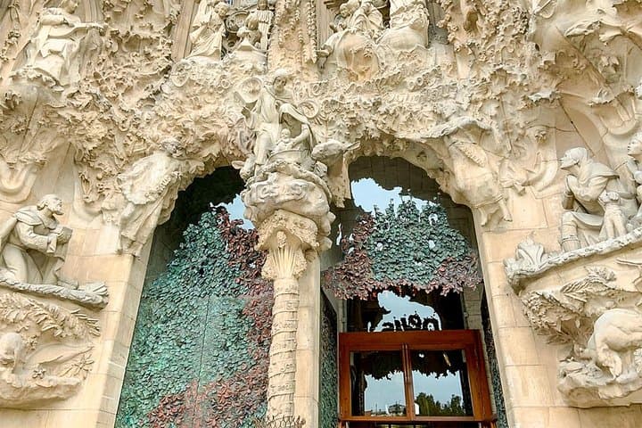 Private Barcelona’s Highlights halfday tour - pick up included