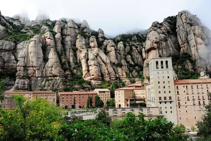 Private Tour: Montserrat and Cava Visit with Pick up