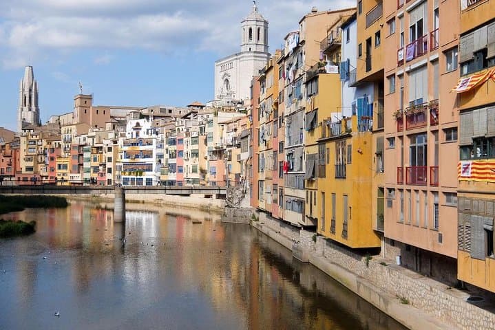 Private Girona Old Town Walking Tour with Local Guide