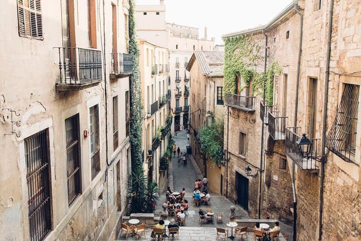 Private Girona Old Town Walking Tour with Local Guide
