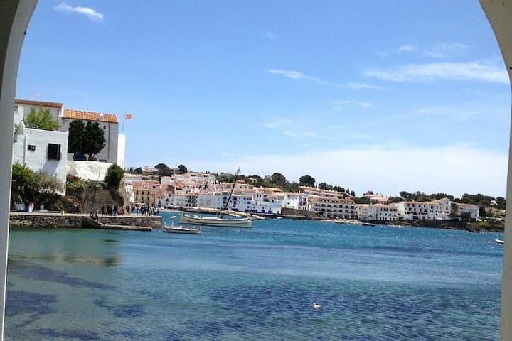 From Barcelona : Girona and Costa Brava Day Trip (VIP Small Group)