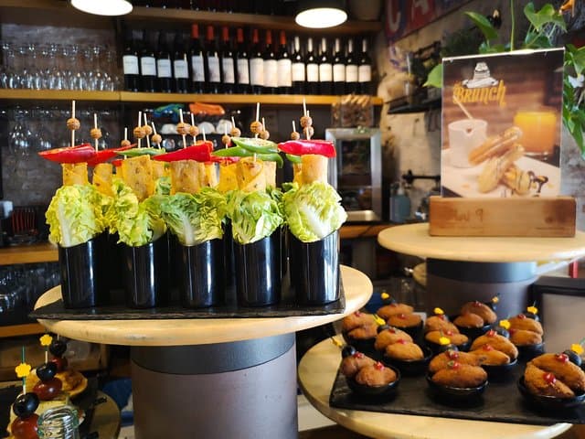 Tapas & Wine, Private Tour in Barcelona’s traditional taverns