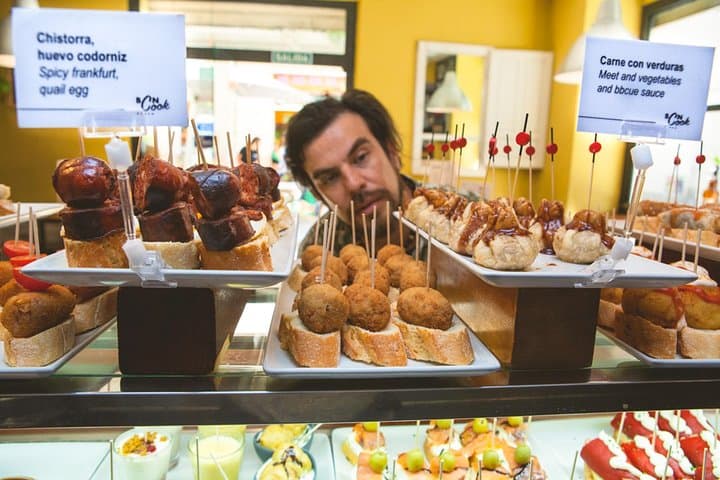 Tapas & Wine, Private Tour in Barcelona’s traditional taverns