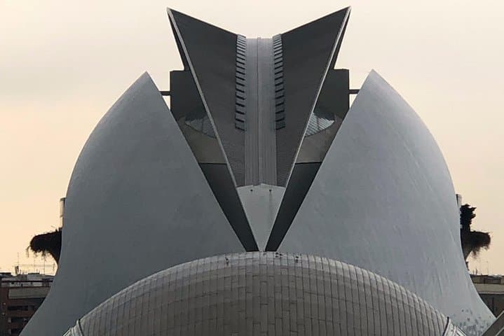Walking tour of the city of arts and sciences