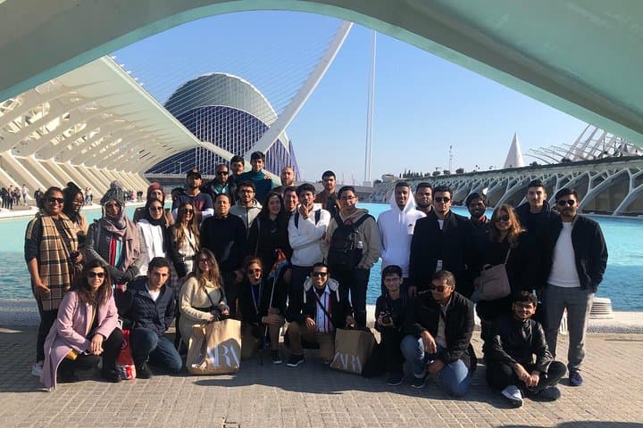 Walking tour of the city of arts and sciences