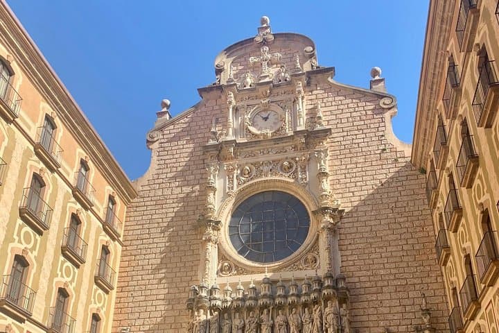 Private Tour: Montserrat and Cava Visit with Pick up
