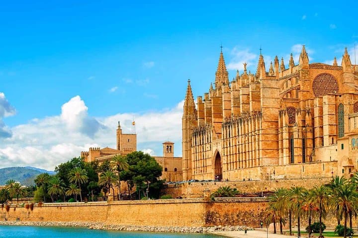 Private Transfer from Cala Millor to Mallorca airport (PMI)