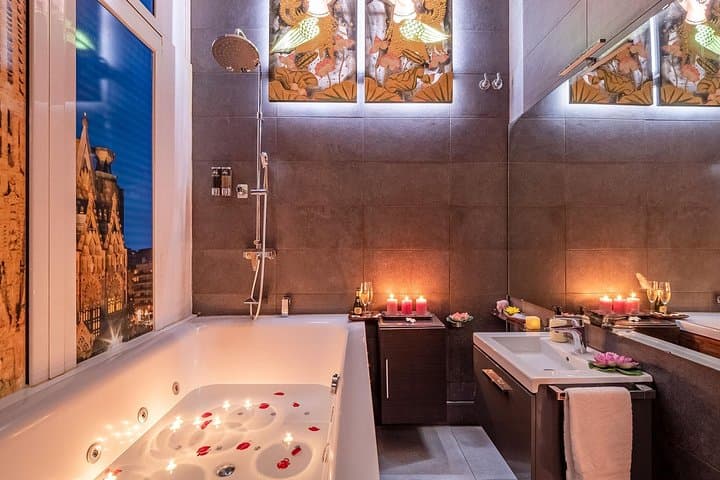 Floral bathroom