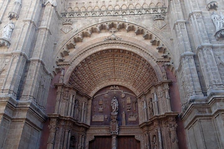 Palma de Mallorca: Historic Landmarks & Artistic Treasures