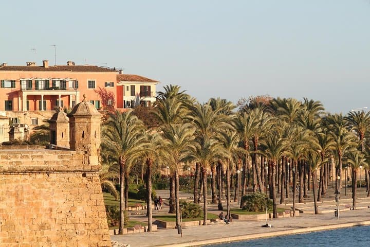 Palma de Mallorca: Historic Landmarks & Artistic Treasures