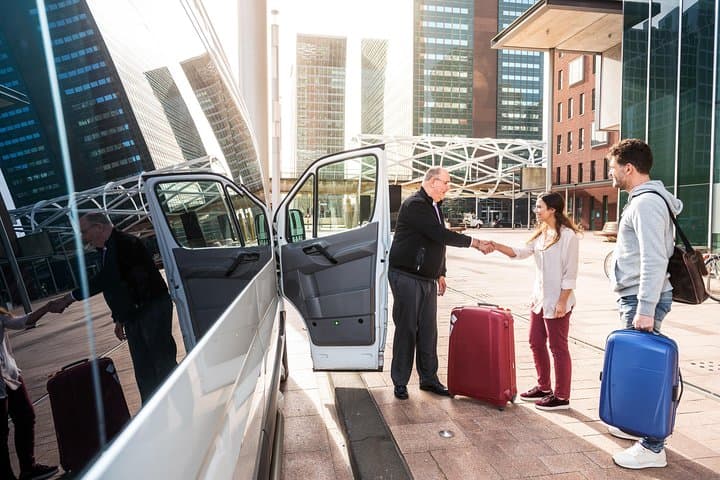 Barcelona Private Transfer from Cruise Port to Barcelona Airport