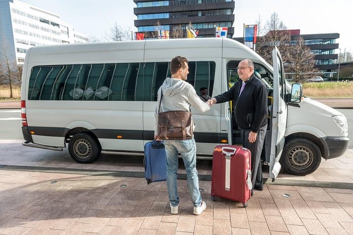 Barcelona Private Transfer from Cruise Port to Barcelona Airport