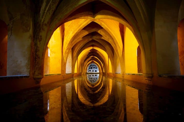 Seville Alcázar: Guided Premium Tour with Priority Entrance