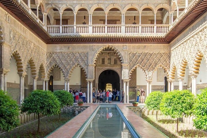 Seville Alcázar: Guided Premium Tour with Priority Entrance