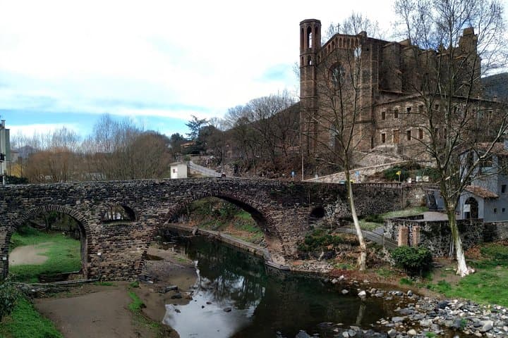 Medieval Villages & La Garrotxa Volcanic Zone Hiking. Small Group Tour