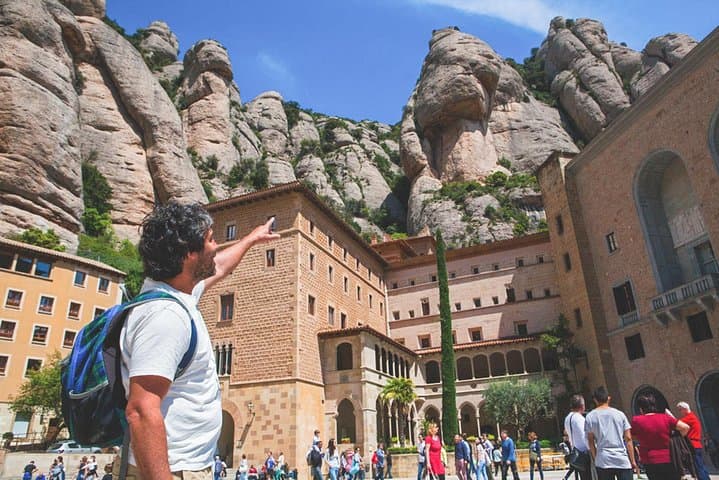 Private tour to Montserrat. The most complete tour, Cable car & meal included