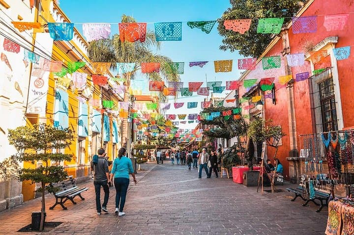 Private Art Pottery Tour: Tlaquepaque, Tonalá, and Clay Workshop